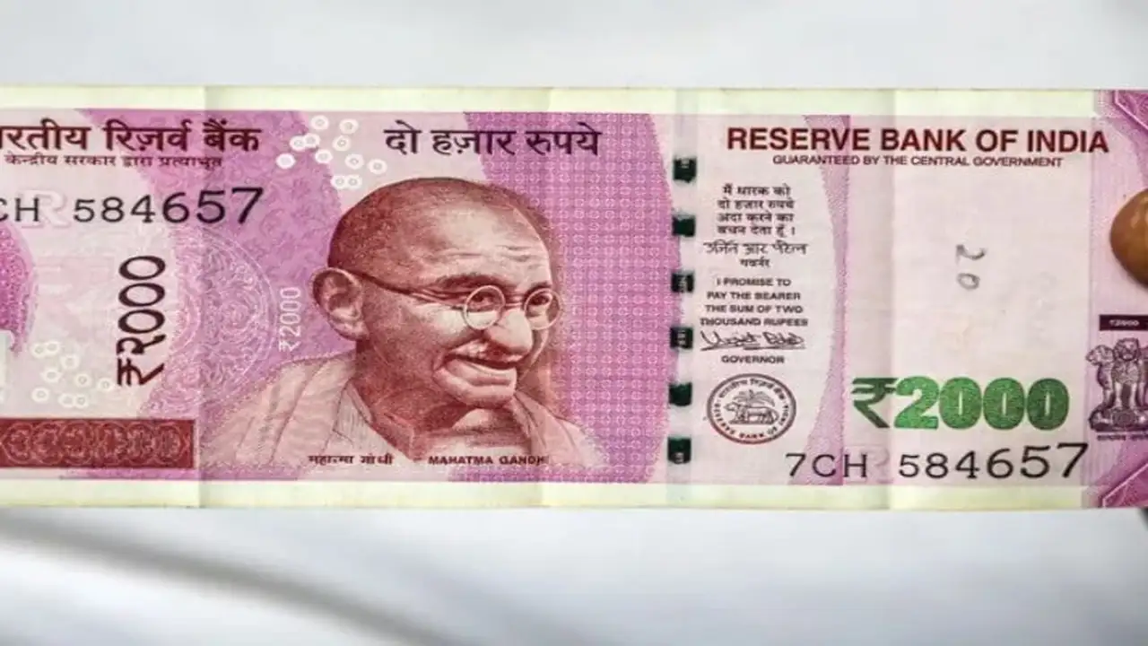 تدخلات بنك الاحتياطي الهندي تدعم الروبية وتدفع تكاليف التحوط لأعلى مستوياتها منذ 2008